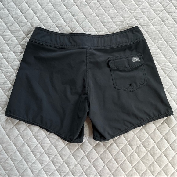 Billabong womens boardshorts - Picture 2 of 8